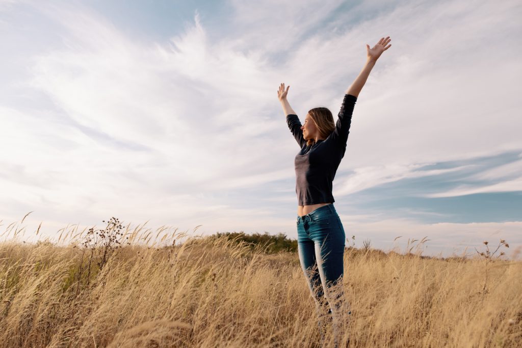woman enjoy freedom nature sky field 1630676 pxhere.com