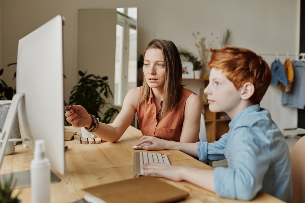 Tech Tools to Assist Teachers in Online Learning