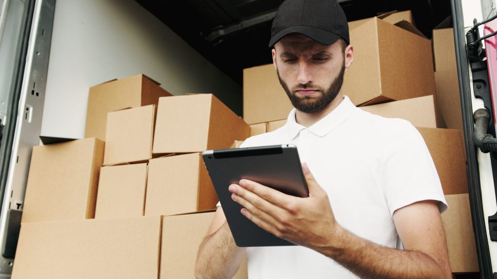 4 Types of Shipping Services to Consider When Moving 1