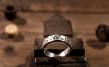 Why Signet Rings Are Making a Strong Comeback in 2026