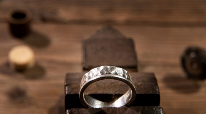 Why Signet Rings Are Making a Strong Comeback in 2026