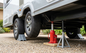 How to Safely Lift a Caravan, Trailer or 4WD with a Hydraulic Jack Hydraulic Jack