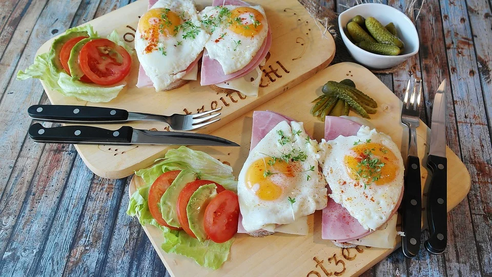  What to Eat Right for Breakfast, Lunch and Dinner