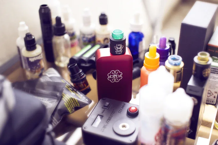  Top 10 Popular Celebrities Who Advocate Vaping