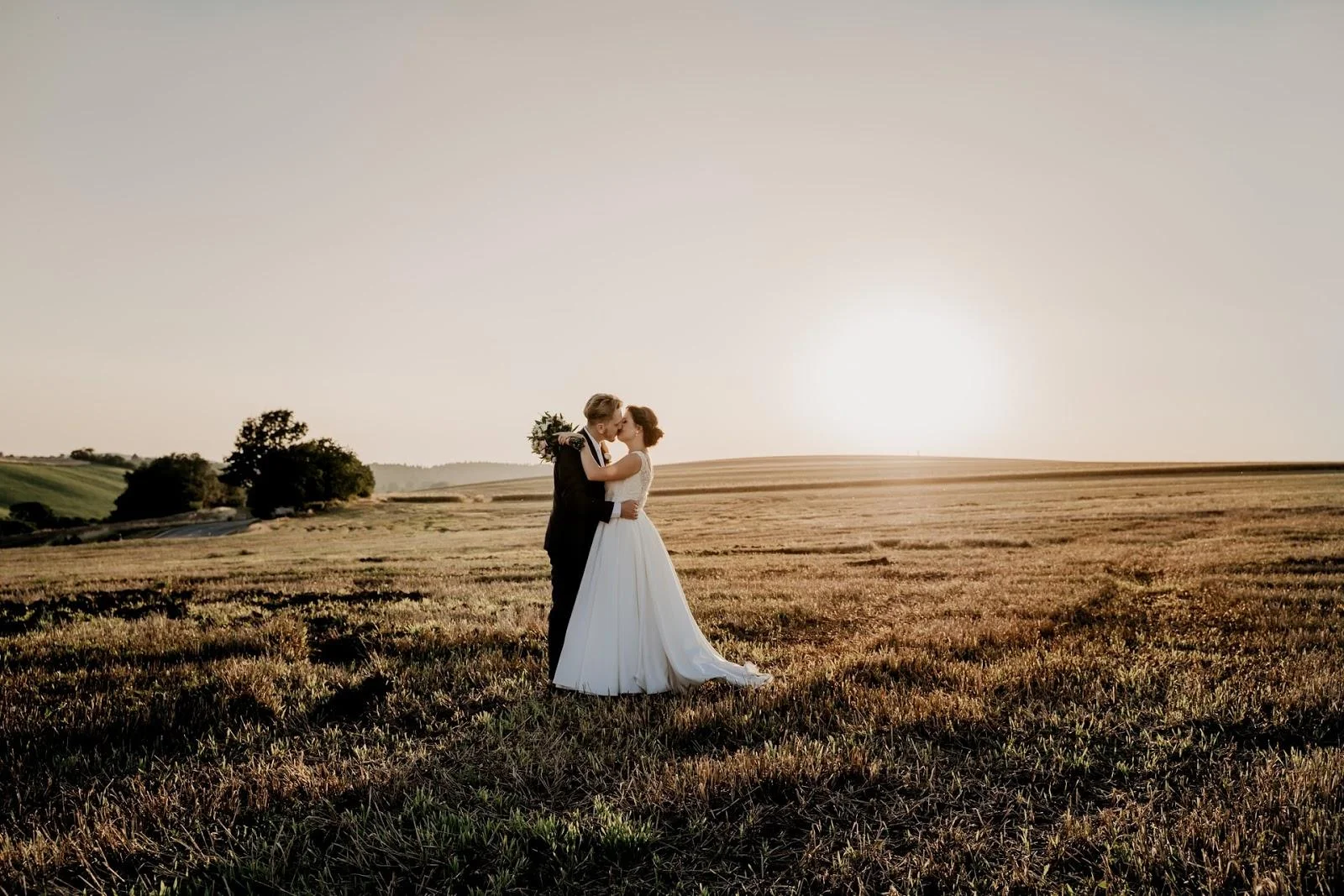  How to Pick the Right Wedding Template