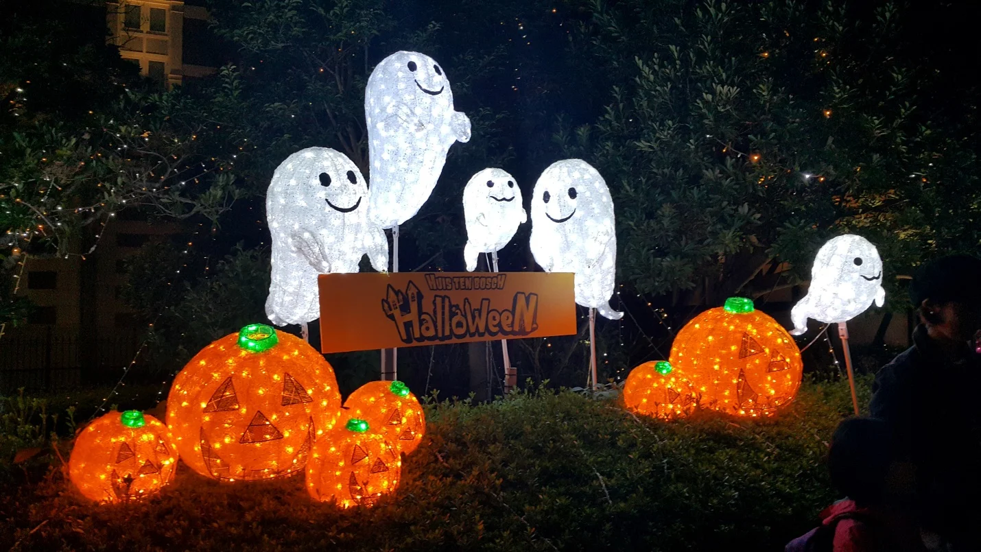  10 Halloween Decoration, Costume, and Dessert Ideas