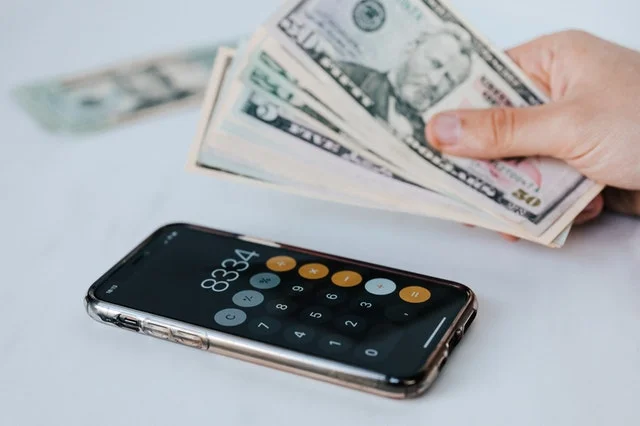  How to Keep Your Business Out of Debt