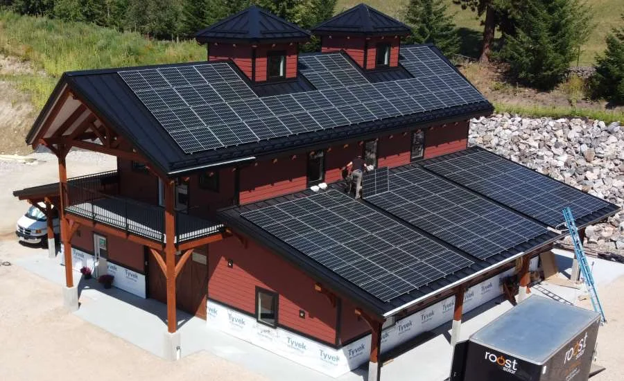  Benefits of Solar Panels on Metal Buildings